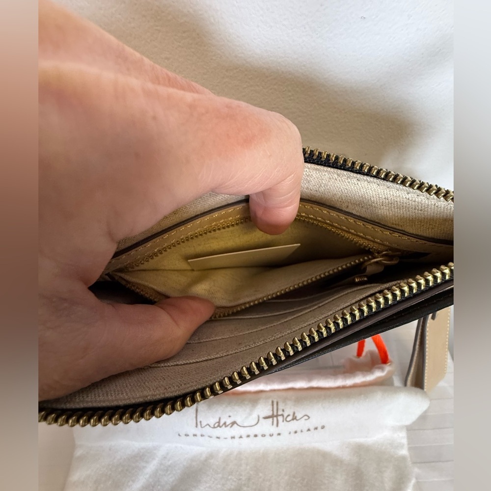 India Hicks ‘Carmen’ Black & Tan Leather Clutch With Tan Leather Wristlet Strap - Picture 13 of 14